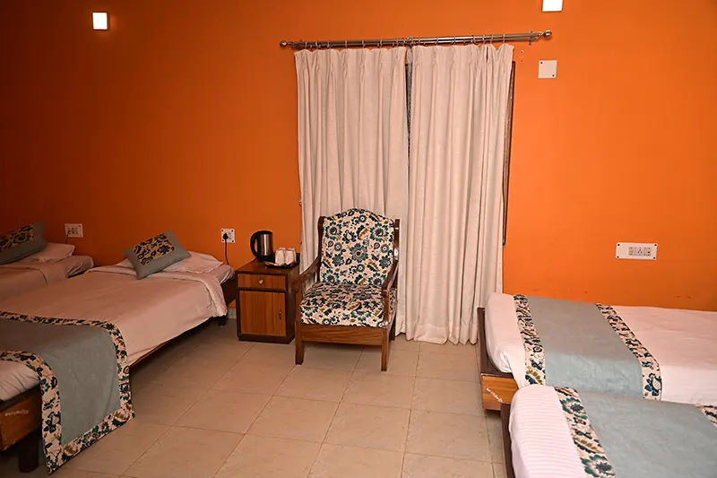 Mukutmonipur-Family-Four-Bedded-Room01